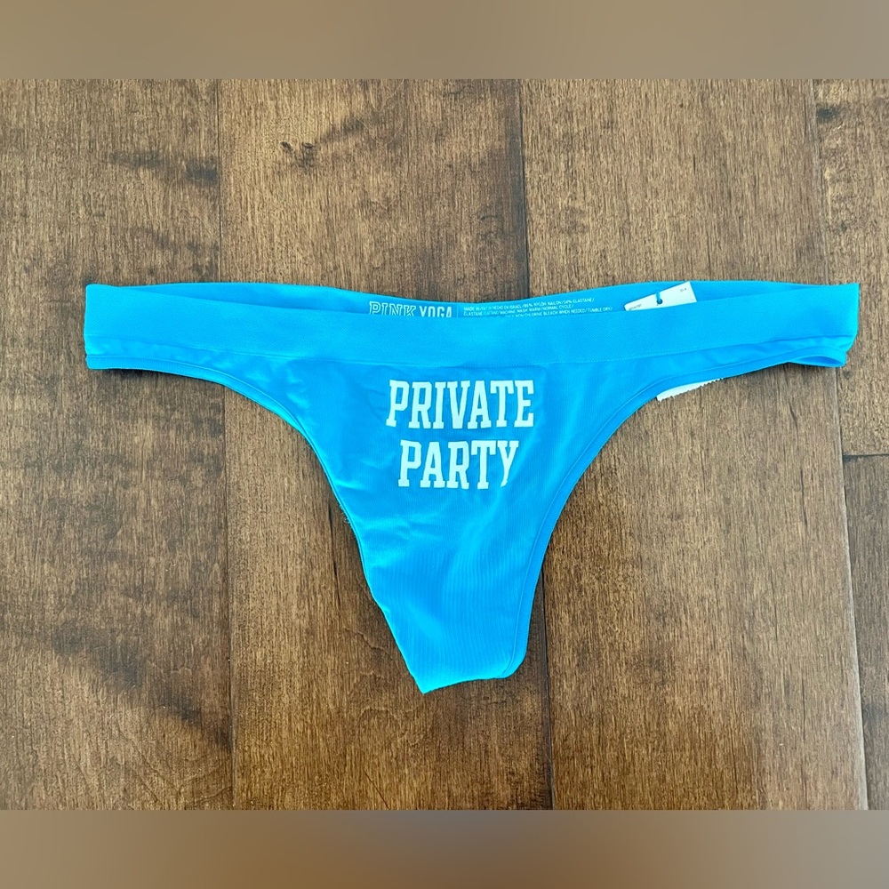 NWT RARE VTG 2010s Victorias Secret Pink Yoga extra low rise thong panty size S